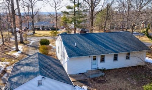 4 Greenwood Pl, Flemington, NJ 08822-6010