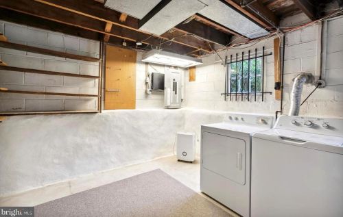 8421 Chippewa Rd, Philadelphia PA 19128-1206 exterior