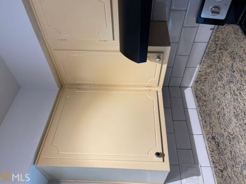 71 Montre Sq, Atlanta GA  30327-4044 exterior