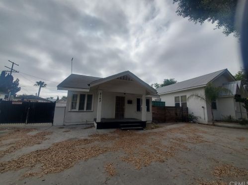 2147 Oak St, Santa Ana, CA 92707-2923