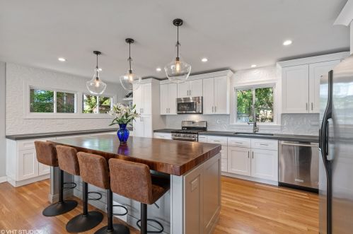 214 Michael Mnr, Glenview, IL 60025-4632