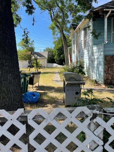 206 5th St, Stockton, CA 95206-2750