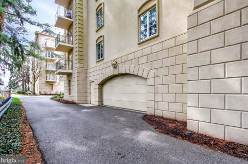 2025 Queen St, York PA 17403-4851 exterior