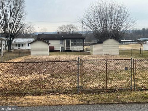 240 Maple Ave, Rig, WV 26836-1023