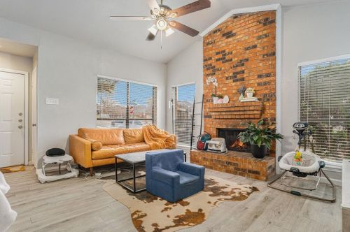 2201 Jackson Cir, Carrollton TX  75006-1635 exterior