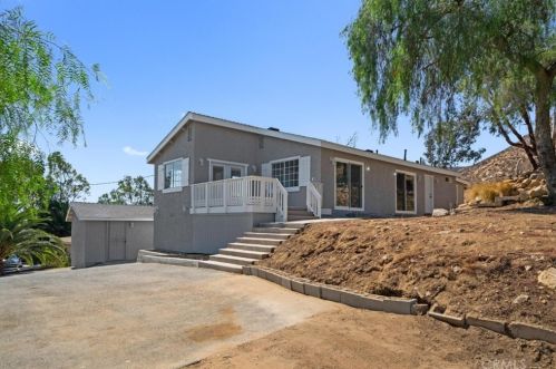 6102 Alhambra Ave, Riverside, CA 92505-2295