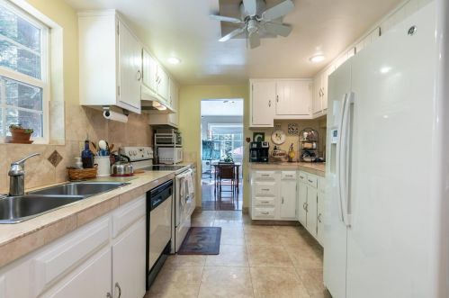 11897 Rainbow Dr, Truckee CA  96161-2729 exterior