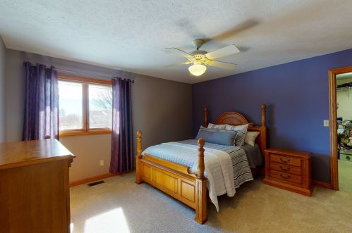 750 Fairway Ln, Sycamore IL  60178 exterior