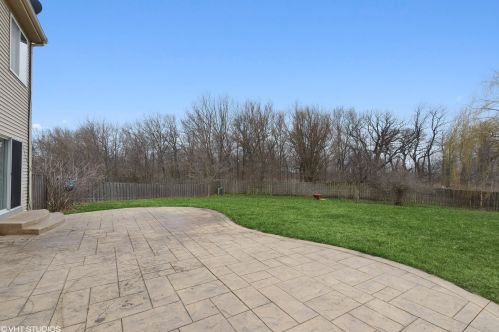 624 Canterbury Ln, Pingree Grove IL  60140-9192 exterior