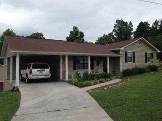 210 Overlook Ln, Jacksboro, TN 37757-4025