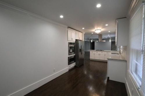 6105 Glenridge Dr, Atlanta GA  30328-4135 exterior