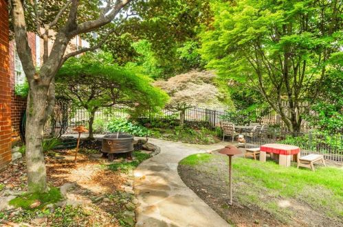 1053 Fielding Park Ct, Atlanta GA  30319-1989 exterior
