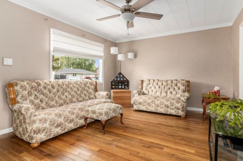 127 Park Dr, Joliet, IL 60436-1411