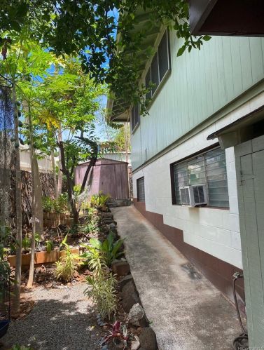 1008 9 Ave, Honolulu HI  96816-2489 exterior