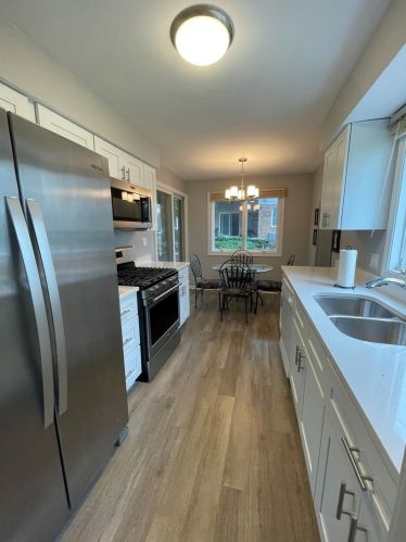 622 Zaininger Ave, Naperville, IL 60563-2433