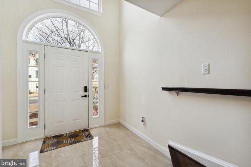14016 Madrigal Dr, Woodbridge, VA 22193-5943