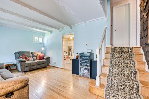 10 Headley Pl, Iselin, NJ 08830-1818