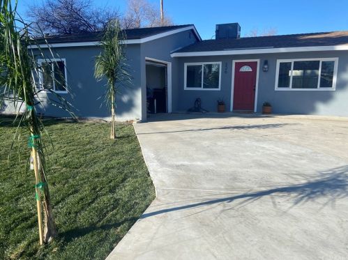 326 1st St, Rialto, CA 92376-6002