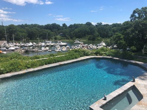 18 Covewood Dr, Norwalk CT  06853-2001 exterior