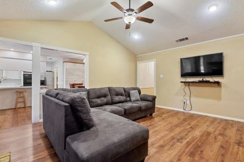 7632 Terry Dr, Fort Worth TX  76180-6270 exterior