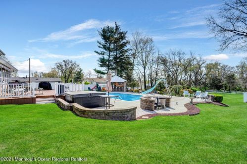 3 Robert Ter, Jackson Twp, NJ 08527-1134