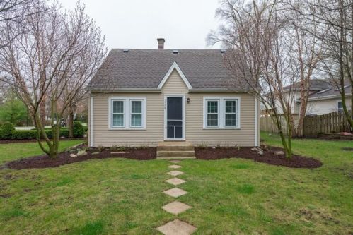 434 Elmhurst St, Wood Dale, IL 60191-1462