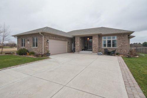 24437 River Crossing Dr, Joliet, IL 60404-8274