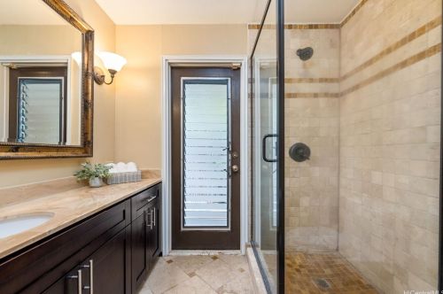 4933 Waa St, Honolulu HI  96821-1445 exterior