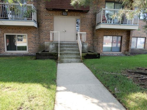 605 Central Rd, Mount Prospect, IL 60056-2389