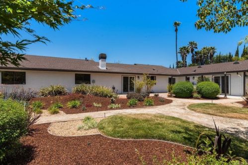 2004 Troy Pl, Vista CA  92084-4831 exterior