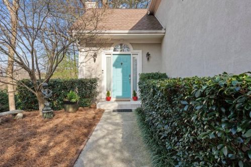 2358 Logan Cir, Atlanta, GA 30319-3850