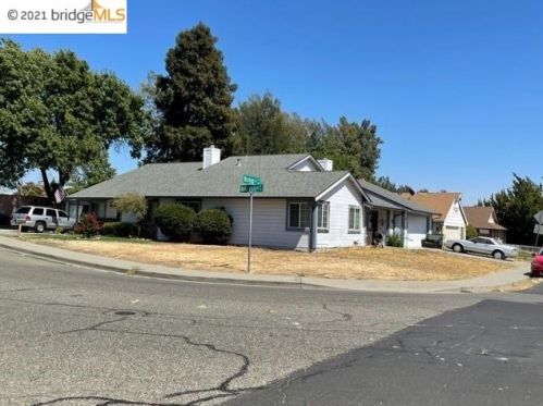 381 Bishop Dr, Vacaville, CA 95687-5472