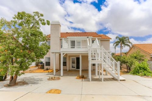 8623 Mesa Oak Dr, Riverside CA  92508-3123 exterior