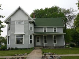 202 6th Ave, Casselton, ND 58012-3233
