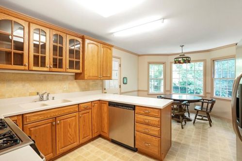 5019 Riverhill Rd, Marietta, GA 30068-4859