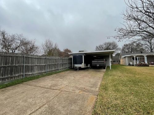 717 Kingsbridge Dr, Garland TX 75040-3515 exterior