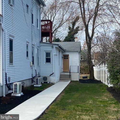 214 Chestnut St, Tavistock, NJ 08033-1895