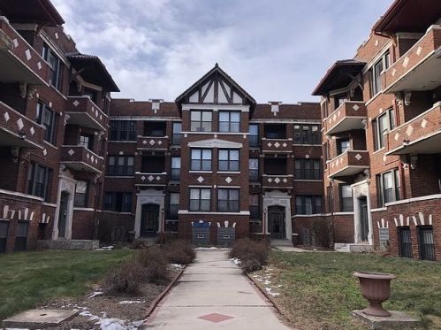 5736 King Dr, Chicago, IL 60637-1215