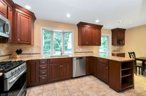 19 Rutgers St, Town Center, NJ 07052-2511