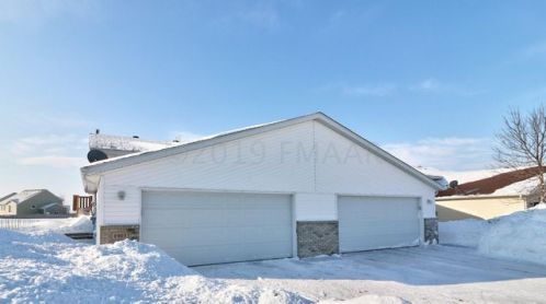 1903 41st Ave, Moorhead, MN 56560-7433