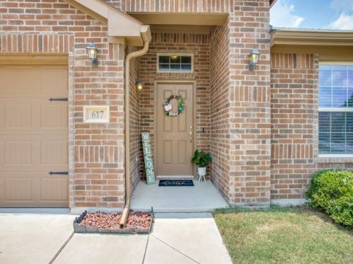 617 Chickadee Dr, Fort Worth, TX 76108-4343