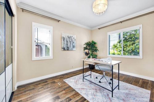 1755 Glenwood Rd, Glendale CA  91201-1543 exterior