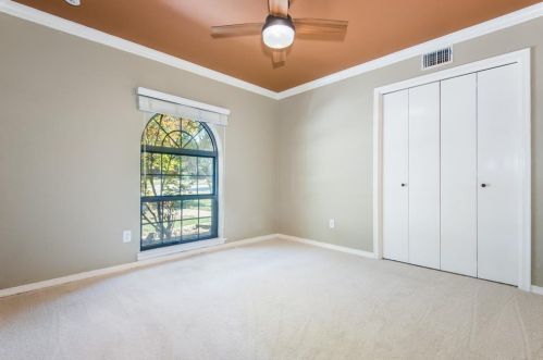 2711 Lakeview Ln, Carrollton TX exterior