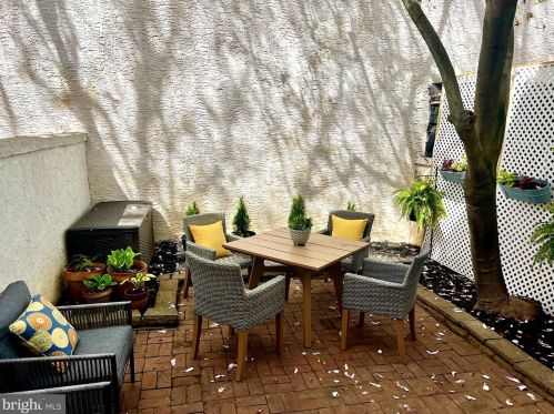 502 22nd St, Philadelphia PA 19146-1247 exterior