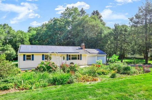 58 Stendahl Dr, Huntington, CT 06484-1635