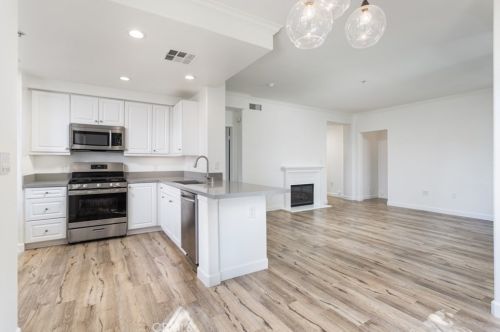 2122 Watermarke Pl, Irvine CA  92612-1698 exterior