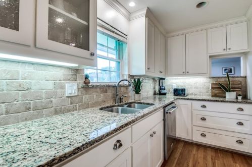 9505 Aldwick Dr, Dallas TX  75238-2629 exterior