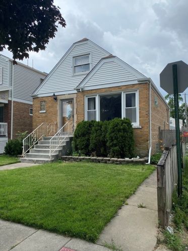 2634 Budd St, River Grove, IL 60171-1739