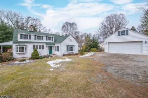 2 Sunrise Ter, Kinnelon, NJ 07405-2900