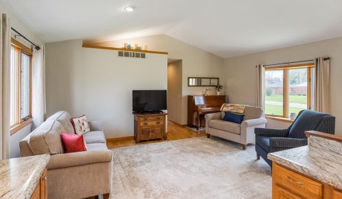 9146 Fidelis Dr, Cincinnati OH 45242-7431 exterior